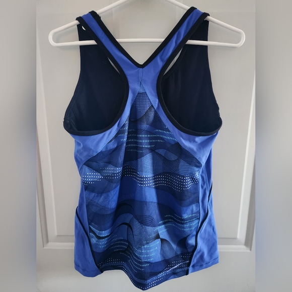 Women's racerback workout tank top - Picture 2 of 4